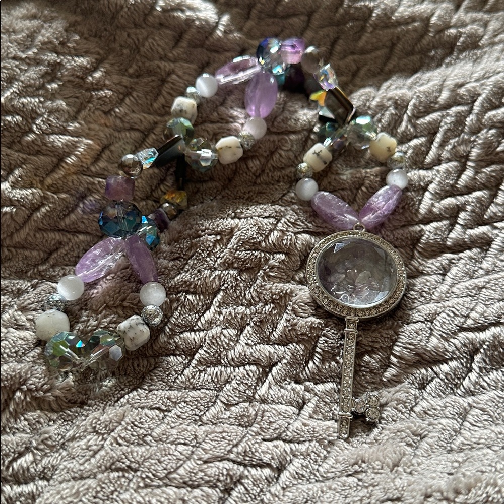 Sweet Water HangCharm (Amethyst,Fluorite, White Catās Eye,Black Iridescent Shell - Picture 4 of 9